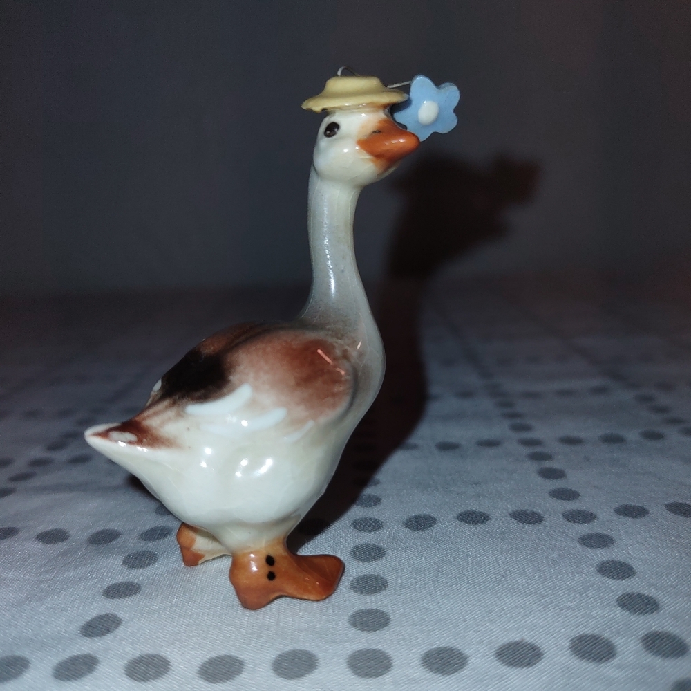 Hagen-Renaker VTG Mother Goose.